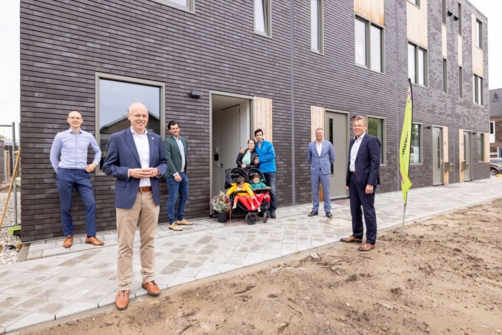 Bewoners trekken in houten proefwoningen TBI featured image