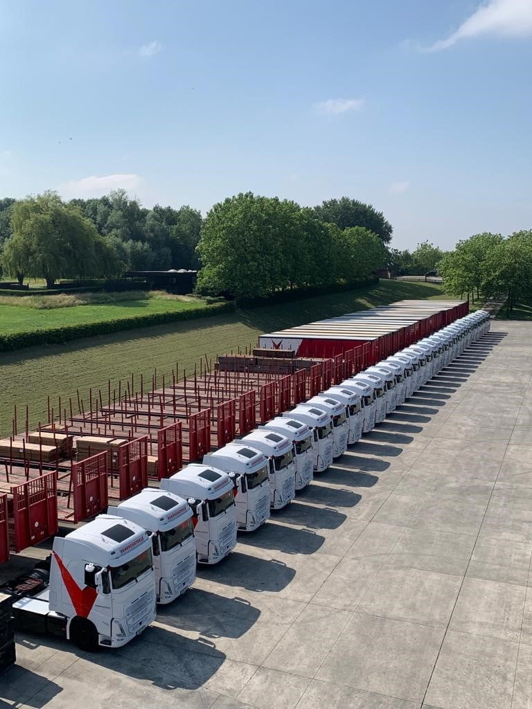 Nieuwe vrachtwagens voor Vandecasteele Houtimport featured image