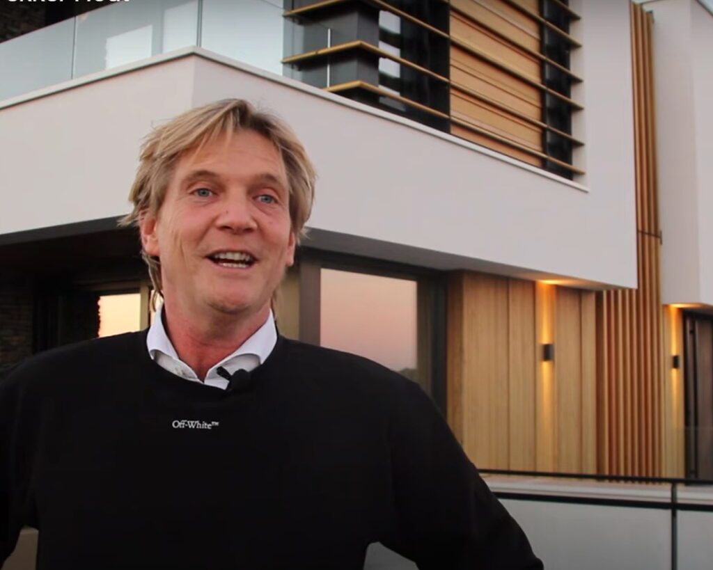 Bijzondere villa vol Dekker Hout (video) featured image