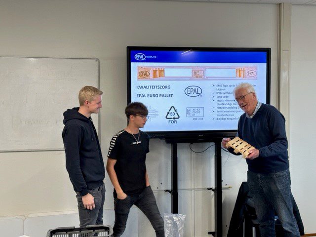 epal onderwijst over houten pallets