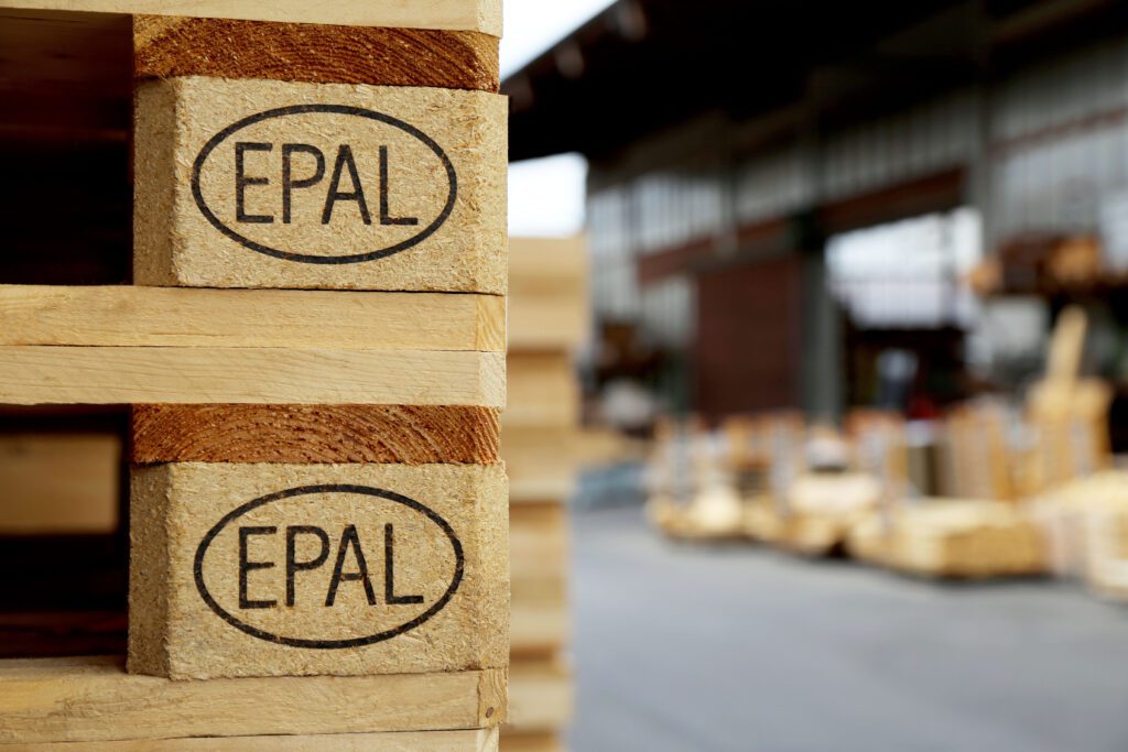 Epal oderwijst over houten pallets