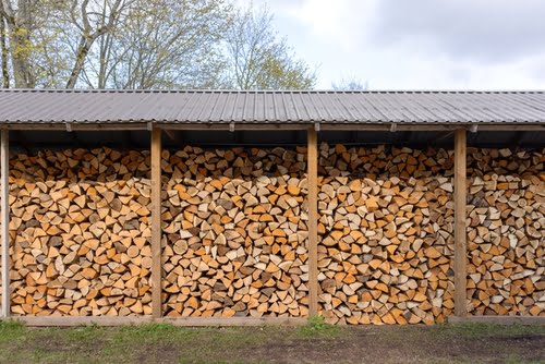 droge opslag van brandhout