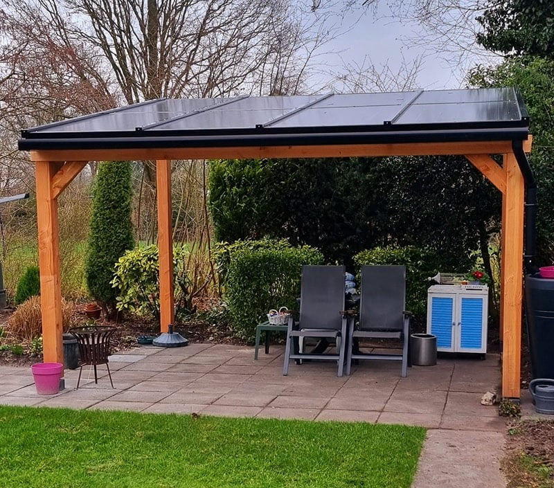 Wat zijn de voordelen van Douglas hout bij een zonnepanelen overkapping?