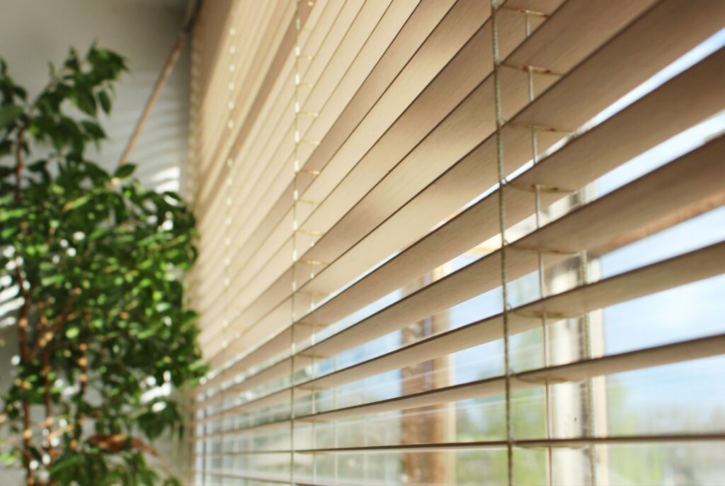 3 x raamdecoratie van natuurlijke materialen voor het kantoor featured image