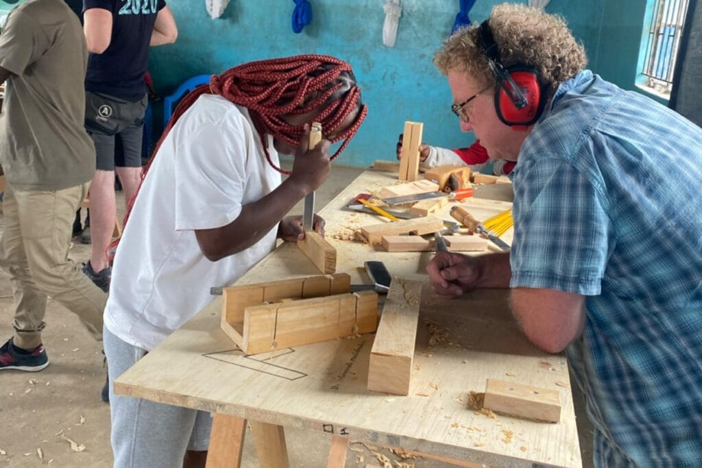 Vliegende Meubelmakers, project Kenia