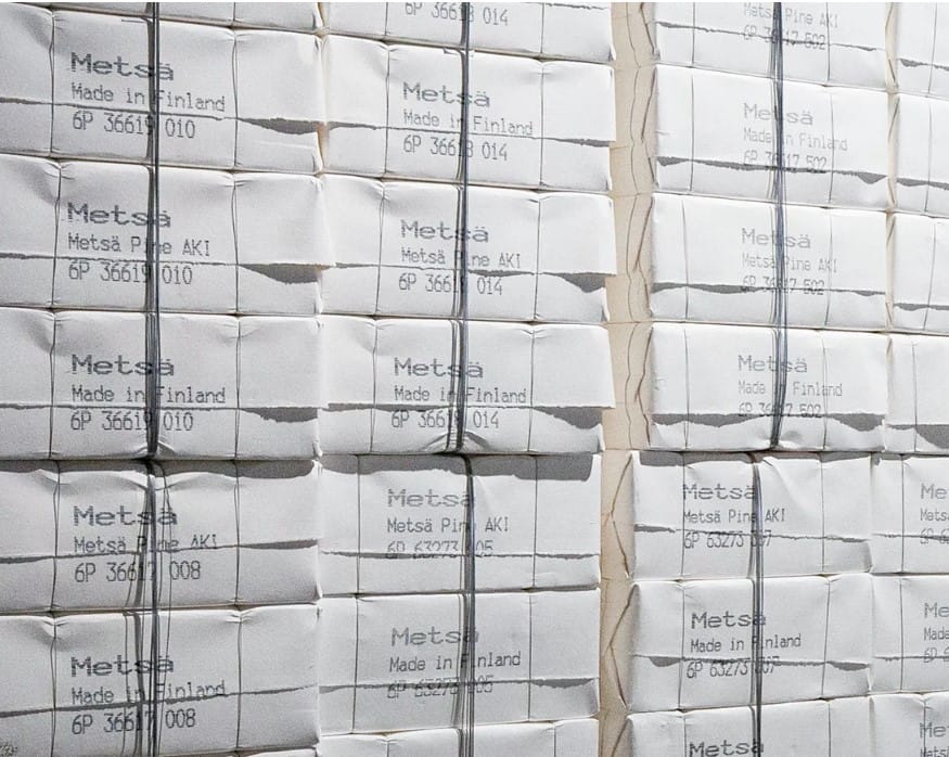stapel met pulpproducten van Metsa Wood