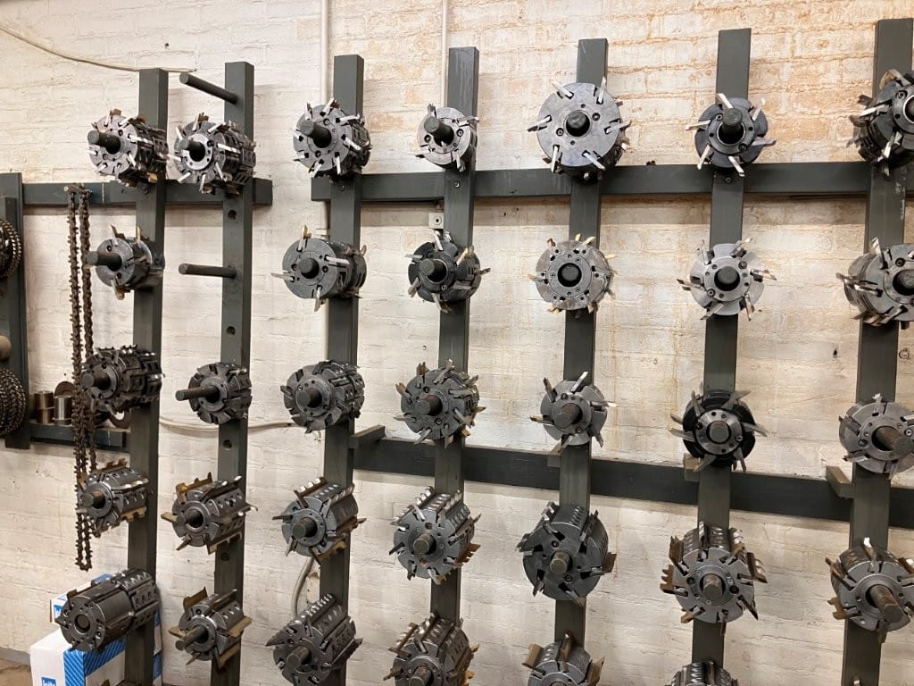 geslepen koppen bij His in Schijndel, om hout te bewerken. 