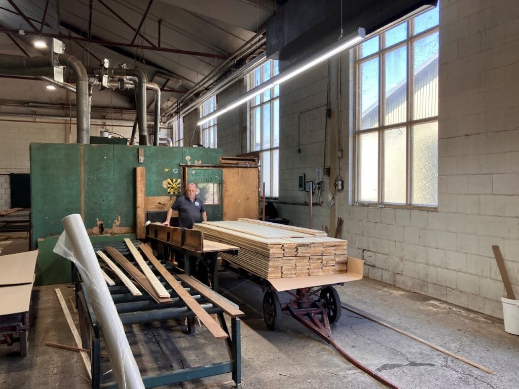 HIS deelt met V-Wood en Touchwood een terrein van zes hectare aan de Molenheide, aan de Zuid-Willemsvaart in Schijndel. 