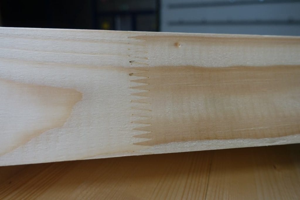 vingerlas in naaldhout